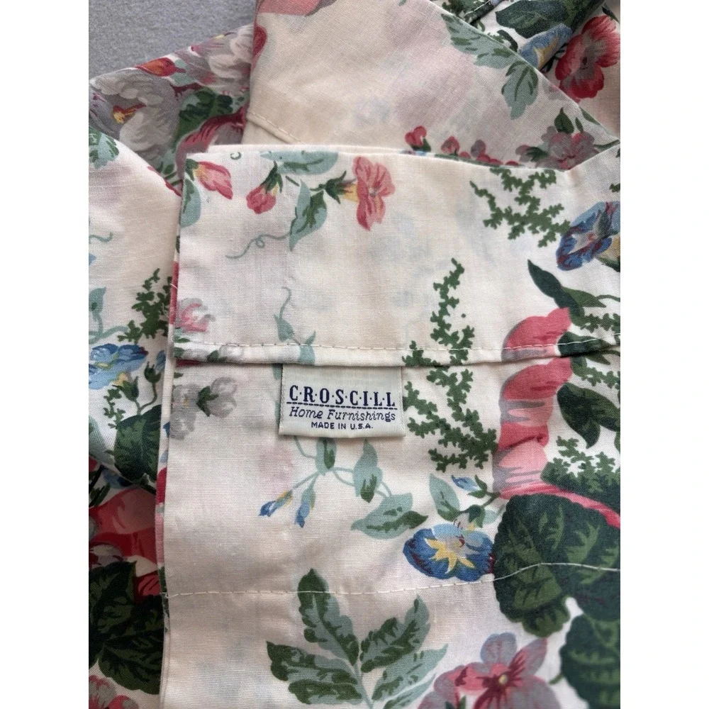 CROSCILL Vintage English Garden Floral Blouson Valance 85